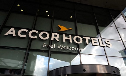        Accor